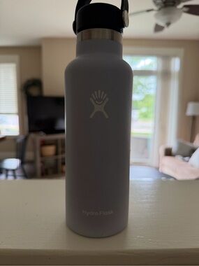 Hydro Flask Lavender Powder Coat Water Bottle with Black Handle